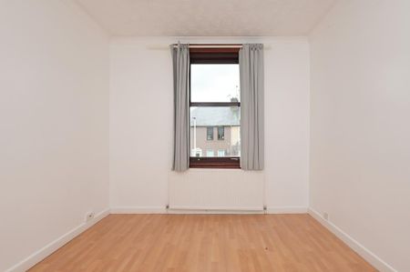3 bedroom flat to rent - Photo 3