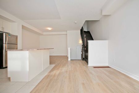 For Lease - 15 Wimshaw Lane, Whitchurch-Stouffville, Ontario - Photo 4