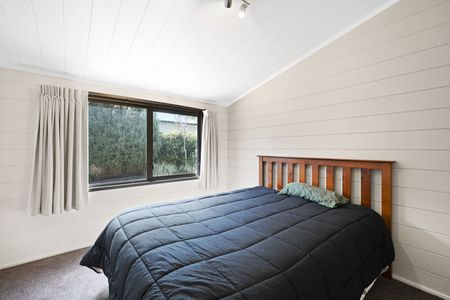 Immaculately presented, this three-bedroom, single-bathroom home offers a perfect blend of comfort and convenience. - Photo 4