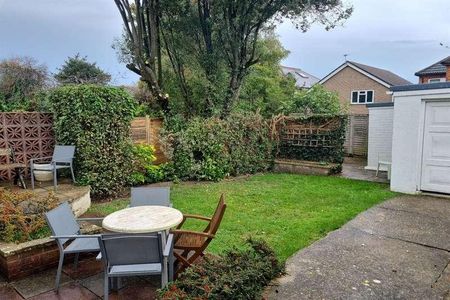 Bedroom Detached House In Bournemouth, BH9 - Photo 4