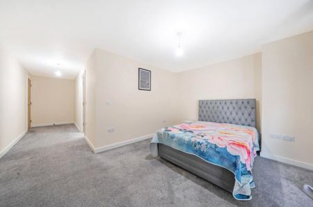 3 bedroom flat to rent - Photo 5