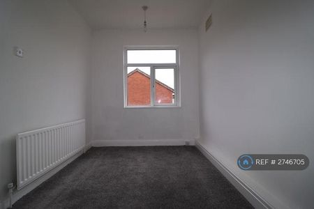 2 bedroom semi-detached house to rent - Photo 4