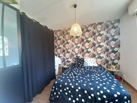 PAU CENTRE - T2 meublé de 46m² avec place de parking intérieure - Photo 2