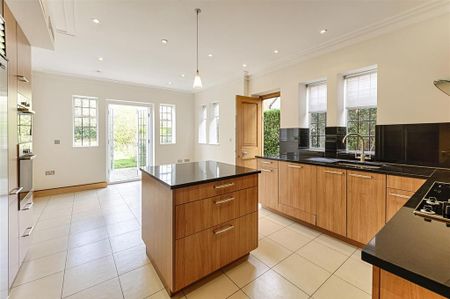 6 bedroom detached house to rent - Photo 3