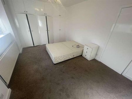 Newly Decorated Spacious Bedroom Ground Floor Apartment - Stonegrove Edgware, HA8 - Photo 5