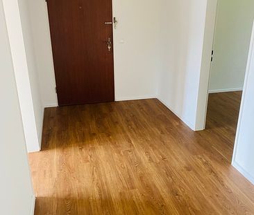 Sanierte 3 Zimmer Wohnung mit 2 Balkonen und zwei Stellplätzen! - Foto 6