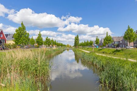 Te huur: Zeer goed onderhouden tussenwoning met 3 slaapkamers. - Photo 3