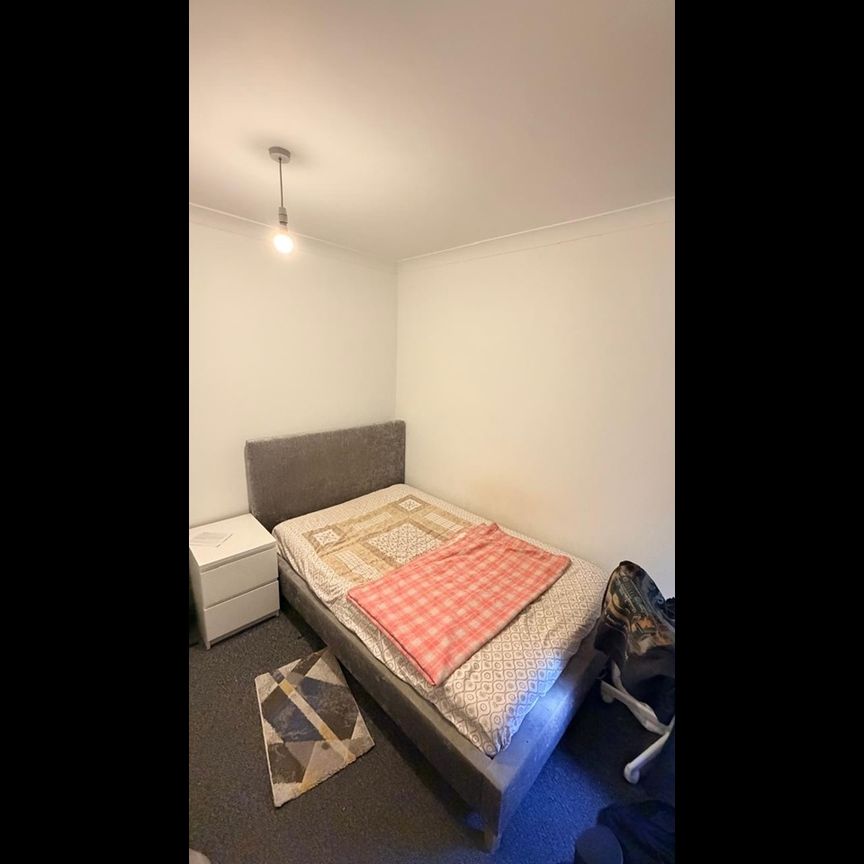 Room in a Shared House, Orts Road, RG1 - Photo 1