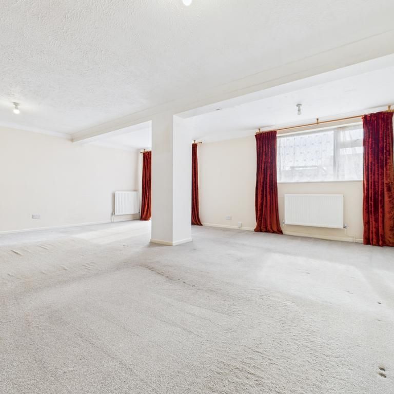 3 bedroom end of terrace house to rent - Photo 1