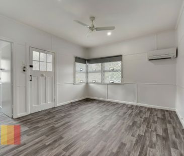 REFURBISHED 3 BEDROOM HOUSE WITH AIR CONDITIONING - Photo 1