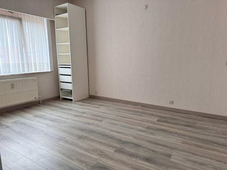 Centraal gelegen appartement met 3 slaapkamers en terras. - Foto 3