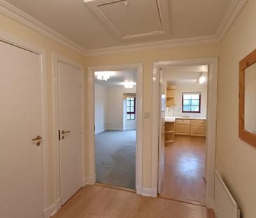 2 bed flat for rent in Orchard Brae - Photo 4