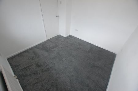 2 bedroom end of terrace house to rent - Photo 3