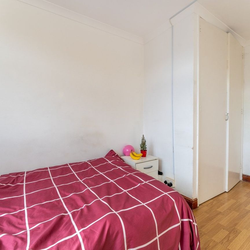Room in a Shared Flat, Halyard House, E14 - Photo 1