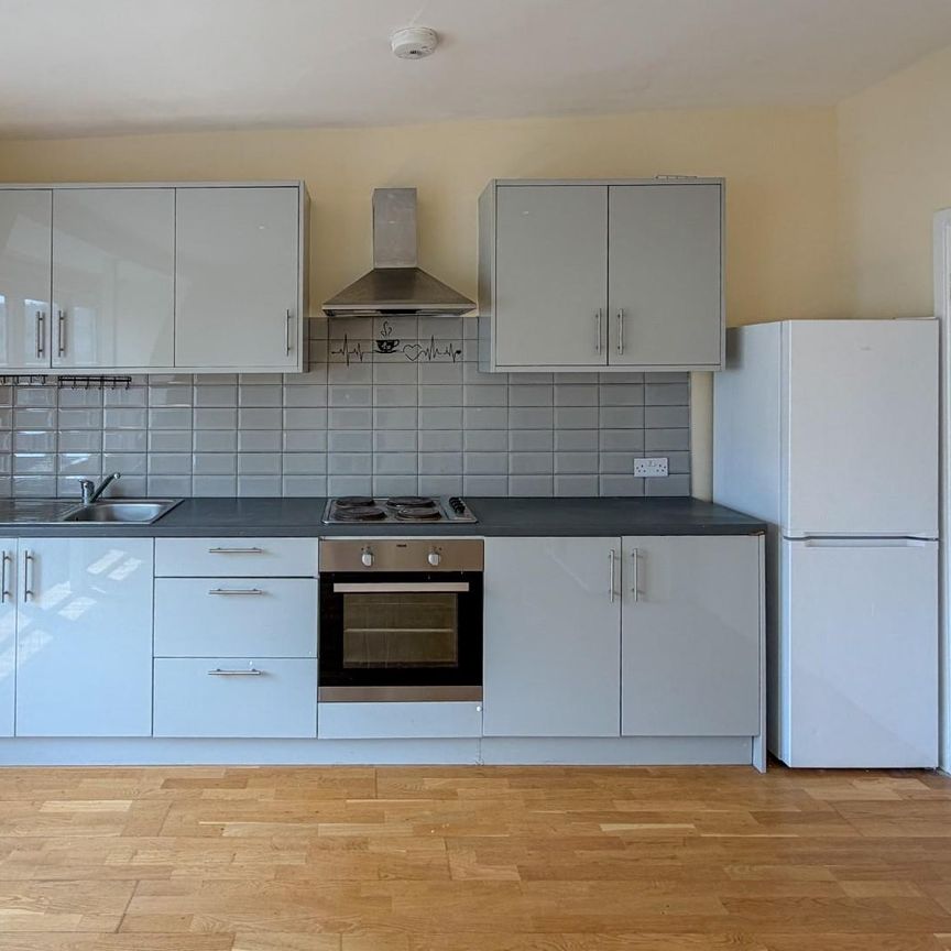 High Road, North Finchley, London - Photo 1