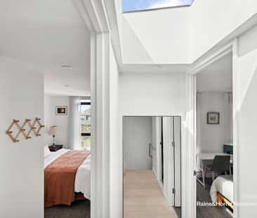 Split-level designer living - Photo 1