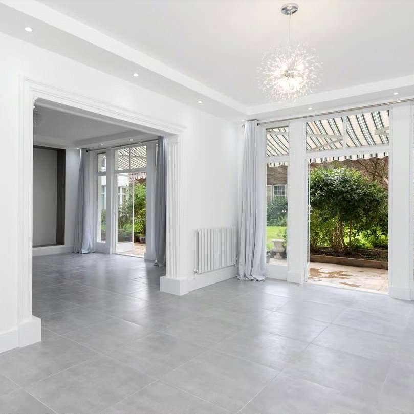 An elegant four bedroom apartment positioned on Bryanston Square, one of Marylebone's most sought-after garden squares. - Photo 1