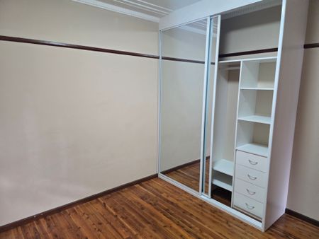 Recently Renovated Home in Quiet Cul De Sac - Photo 2