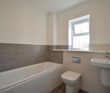 3 bedroom semi-detached house to rent - Photo 4