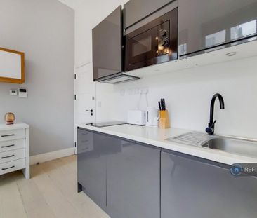 Studio to rent - Photo 6