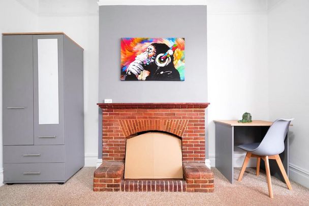 6 bedroom house to rent - Photo 1