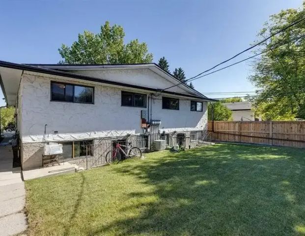 Amazing Location right next to Confederation Park, University and Sait!! | 2527 16A Street Northwest, Calgary - Photo 1