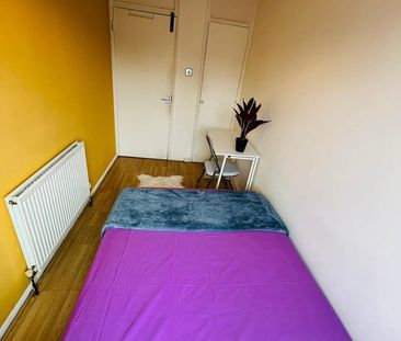 Room in a Shared Flat, Amazing Double Room In Battersea, SW8 - Photo 1