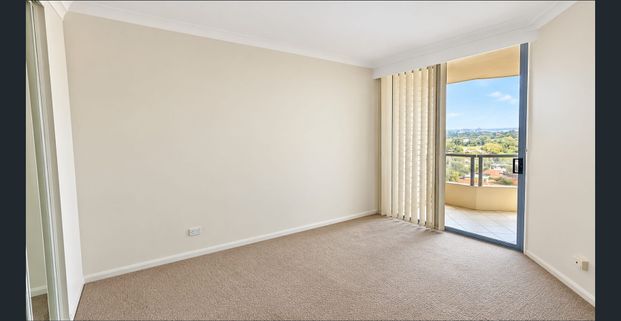 NEWINGTON TOWERS | ELEVATED ONE-BEDROOM WITH DISTRICT VIEWS - Photo 1