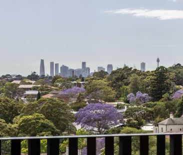 Flawless one-bedder with city views - Photo 1