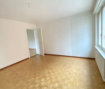 Bel appartement à Peseux, proche des commerces et transports en commun - Photo 2