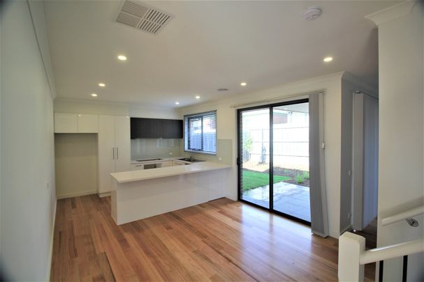 SPACIOUS 3 BEDROOM TOWNHOUSE - Photo 1