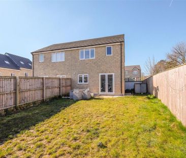 3 bedroom semi-detached house to rent - Photo 2