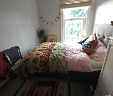 2 Bed - Flat 5, 35 Richmond Road, Headingley, Leeds - LS6 1BX - Student/Professional - Photo 5