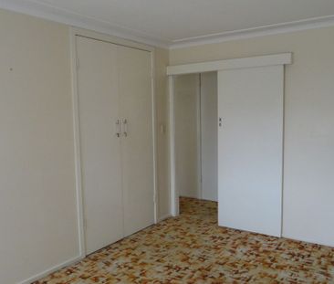 Three Bedroom Home South Toowoomba - Photo 4