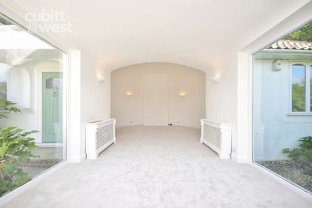 3 bedroom detached bungalow to rent - Photo 2