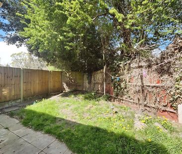 Larksfield, Englefield Green, Egham, Surrey, TW20 0RA - Photo 4