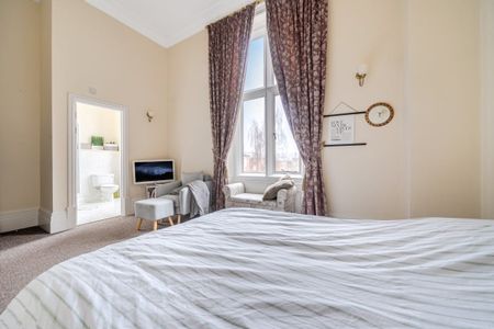 3 bedroom flat to rent - Photo 4
