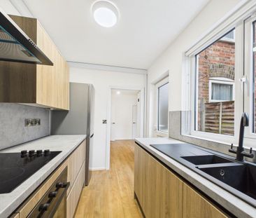 2 bedroom terraced house to rent - Photo 4
