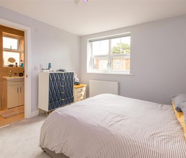 5 bed House - Detached To Let - Photo 5
