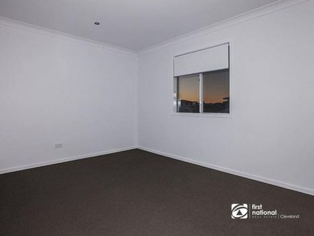 SPACIOUS 5 BEDROOM MODERN HOME IN SOUGHT AFTER AREA OF THORNLANDS - WITH INGROUND POOL & DUCTED AIRCON! - Photo 3