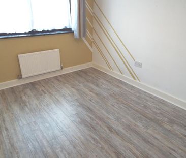 4 bedroom terraced house to rent - Photo 3