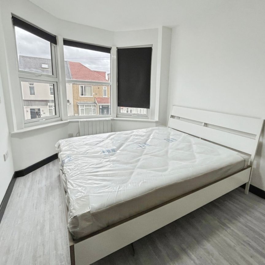 1 bedroom Flat To Let Total Size: 1077 SQ FT - Photo 1
