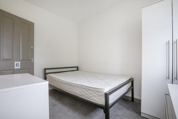 1 bedroom in a house share to rent - Photo 1