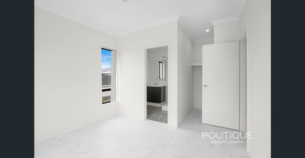 Brand New Modern Family Home Opposite Parklands - Photo 1