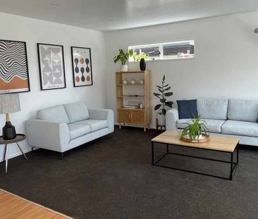 Fully Furnished, Newly Renovated 3 Bedroom - Photo 2