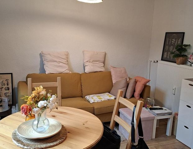 Kleine helle, ruhige, gemütliche 2 Zimmer Mietwohnung innerhalb der Soester Wälle mit Blick in den Garten! - Photo 1