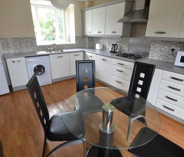 4 bedroom semi-detached house to rent - Photo 6