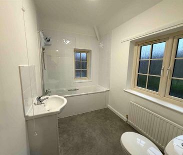 2 bedroom semi-detached house to rent - Photo 3