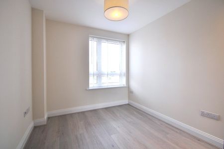 2 bedroom Flat in Kestrel Court, Maidenhead - Photo 2
