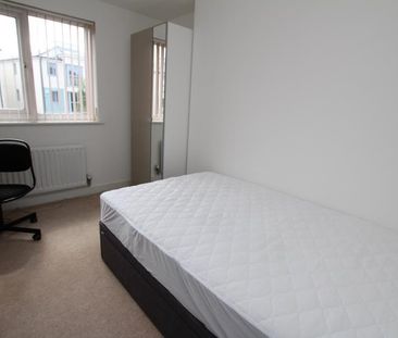 6 bedroom end of terrace house to rent - Photo 5